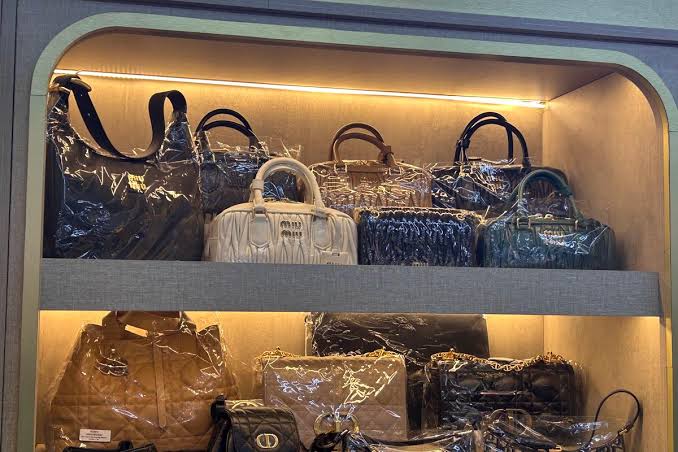 Barang Branded Mahal, Penjelasan Sisi Ekonomi Dan Psikologi