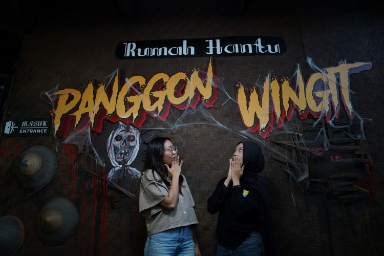 Rumah Hantu: Hiburan, Mitos, Dan Fenomena Budaya Populer