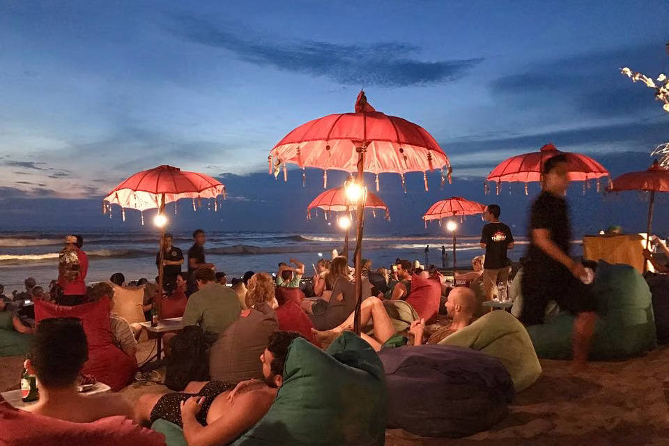 Alasan Banyak Bule Memilih Tinggal Dan Menetap Di Indonesia
