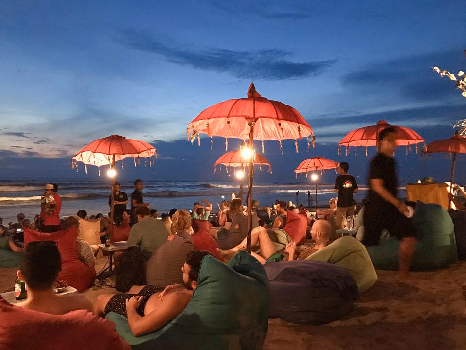 Alasan Banyak Bule Memilih Tinggal Dan Menetap Di Indonesia