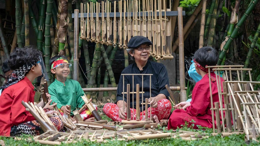 Budaya Lokal: Pentingnya Menjaga Tradisi Di Tengah Modernisasi