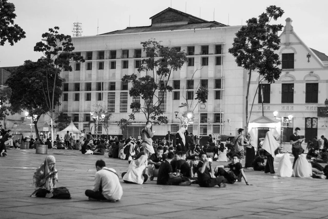 Jakarta Masa Ke Masa: Perubahan Kota, Kehidupan, Dan Budaya